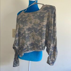 Tresics Camo Women's crop  Blouse